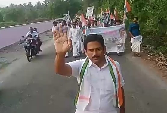 സ്ഥാനാർഥിയുടെ പദയാത്രയിൽ സഹകരിച്ച് നല്ലേപ്പിള്ളിയിലെ ജനങ്ങൾ