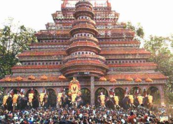 നെന്മാ​റ- വ​ല്ല​ങ്ങി വേ​ല​യ്ക്ക് കൊ​ടി​യേ​റ്റം ന​ട​ത്തി.