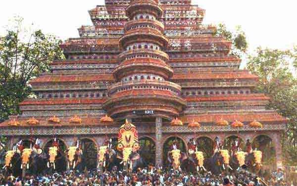 നെന്മാ​റ- വ​ല്ല​ങ്ങി വേ​ല​യ്ക്ക് കൊ​ടി​യേ​റ്റം ന​ട​ത്തി.