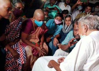 വളയാർ അമ്മയെ ഉമ്മൻ ചാണ്ടി സന്ദർശിച്ചു