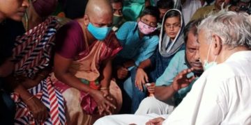 വളയാർ അമ്മയെ ഉമ്മൻ ചാണ്ടി സന്ദർശിച്ചു