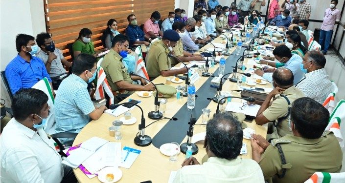 ചെക്ക്പോസ്റ്റുകളിലും ജില്ലാ അതിര്‍ത്തികളിലും പരിശോധന കര്‍ശനമാക്കും