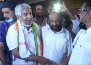 ഗോപിനാഥിന്റെ വീട്ടിലെത്തി  ഉമ്മന്‍ചാണ്ടി;  പ്രചാരണത്തിനിറങ്ങും