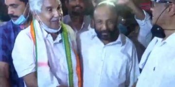 ഗോപിനാഥിന്റെ വീട്ടിലെത്തി  ഉമ്മന്‍ചാണ്ടി;  പ്രചാരണത്തിനിറങ്ങും