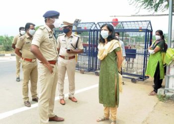 കലക്ടര്‍ വാളയാര്‍ ചെക്ക്‌പോസ്റ്റ് സന്ദര്‍ശിച്ചു