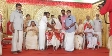 പാലക്കട്ടുശ്ശേരി ശേഖരി വർമ  രാജാവിനെ ആദരിച്ചു