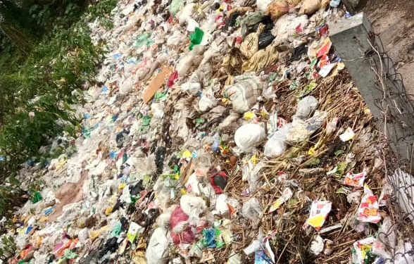 കോവിഡ് രൂക്ഷമാകുമ്പോഴും നഗരഹൃദയത്തിൽ മാലിന്യകൂമ്പാരം.