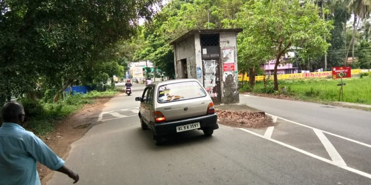 ടോൾ ബൂത്തുകൾ നോക്കുകുത്തികളായി