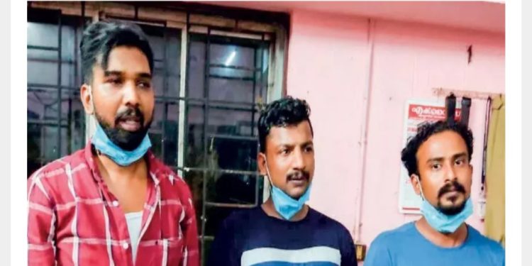 മണ്ണാർക്കാട് 25 കിലോ കഞ്ചാവുമായി മൂന്ന്​ പേർ പിടിയിൽ