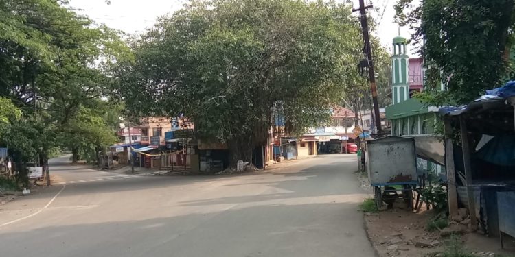 കോവിഡ്നിയന്ത്രണങ്ങൾ : എങ്ങും വിജനം