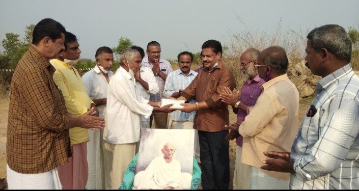 ഉപ്പുസത്യാഗ്രഹ അനുസ്മരണവും നാടൻകല്ലുപ്പ് വിതരണവും നടത്തി