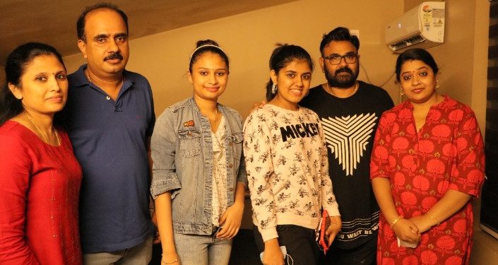 ടെക്നോളജി  ഇതിവൃത്തമായുള്ള  ‘ചതുർ മുഖം’ പ്രേക്ഷകർക്കൊപ്പം കണ്ട് നടൻ ഷാജുവുംകുടുംബവും