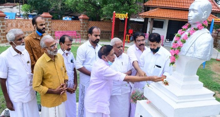 ടി.ആർ.കൃഷ്ണസ്വാമി അയ്യർ സ്മാരക പഠന കേന്ദ്രം പാലക്കാട് സ്ഥാപിക്കണം.