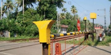 റെയില്‍വേ ഗേറ്റ് അടയ്ക്കും (കോമണ്‍വെല്‍ത്ത് റെയില്‍വേ ഗേറ്റ്)