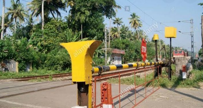 റെയില്‍വേ ഗേറ്റ് അടയ്ക്കും (കോമണ്‍വെല്‍ത്ത് റെയില്‍വേ ഗേറ്റ്)