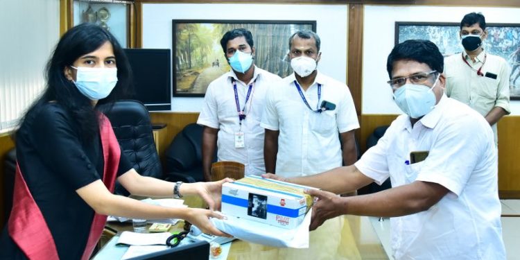 എംപ്ലോയിസ് സഹകരണ സംഘം കോവിഡ് പ്രതിരോധ ഉപകരണങ്ങൾ നൽകി
