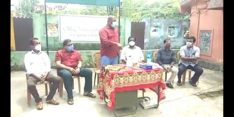 ആവി പിടിക്കാനും സാനിറ്റൈസ് ചെയ്യുവാനും പോലീസുകാർക്ക് സൗകര്യമൊരുക്കി.