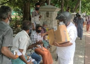 തെരുവിൽ കഴിയുന്നവർക്ക് ഭക്ഷണം വിതരണം ചെയ്തു.