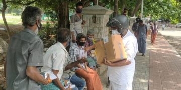 തെരുവിൽ കഴിയുന്നവർക്ക് ഭക്ഷണം വിതരണം ചെയ്തു.