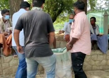 തെരുവോരങ്ങളിൽ അന്നദാനം നടത്തി