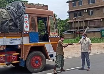 അന്യസംസ്ഥാന ലോറി തൊഴിലാളികൾക്ക് ഭക്ഷണം വിതരണം ചെയ്തു.