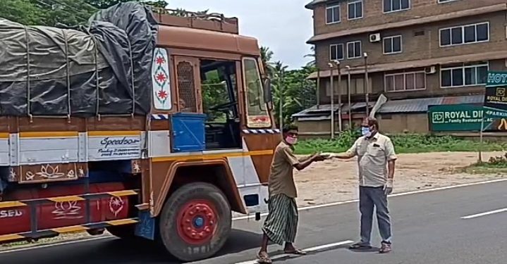 അന്യസംസ്ഥാന ലോറി തൊഴിലാളികൾക്ക് ഭക്ഷണം വിതരണം ചെയ്തു.
