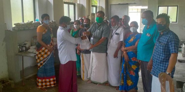 സൗജന്യ ഭക്ഷണം വിതരണം ചെയ്തു