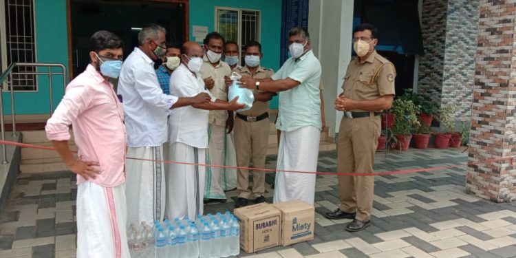 കുഴൽമന്ദത്തെ പോലീസുകാർക്ക് സഹായഹസ്തം’