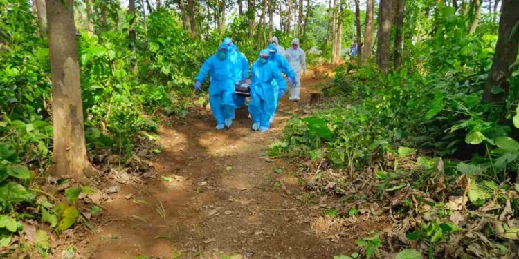 കോവിഡ് ബാധിതന്റെ മൃതദേഹം പെരുന്നാൾ ദിനത്തിൽ ഖബറടക്കി ഐ. ആർ. ഡബ്ലിയു പ്രവർത്തകർ