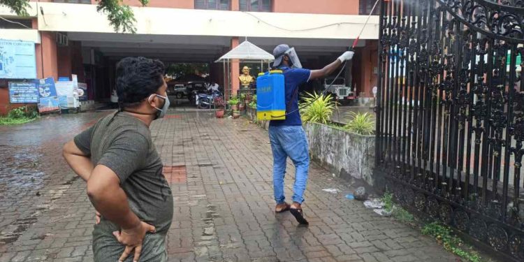 സിവിൽ സ്റ്റേഷനും കോടതിയും പോലീസ് സ്റ്റേഷനും ഫ്രറ്റേണിറ്റി പ്രവർത്തകർ അണുമുക്തമാക്കി