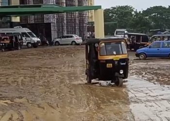 മെഡിക്കൽ കോളേജ്: പുറത്ത് പൂട്ടിയ പാടം പോലെ അകത്ത്കുളം പോലെ.
