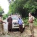 മണ്ണൂരിൽ  റോഡിലേക്ക് വീണ മരം മുറിച്ചുമാറ്റി.