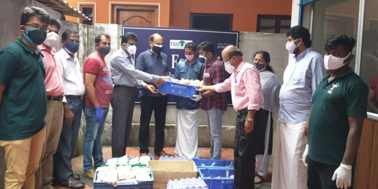 നന്മ ഫൗണ്ടേഷൻ പൊതിച്ചോറും മരുന്നും വിതരണം ചെയ്തു.