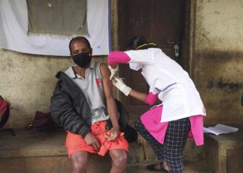 അട്ടപ്പാടി മേഖലയിൽ വാക്സിൻ ക്യാമ്പുകൾ ആരംഭിച്ചു.