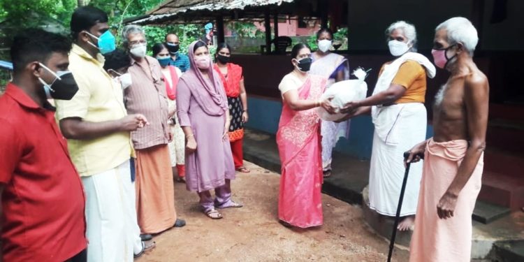 ഓണറേറിയം ജീവകാരുണ്യ പ്രവർത്തനങ്ങൾക്ക് നൽകി പഞ്ചായത്ത് മെമ്പർ ഷഫീന നജീബ്