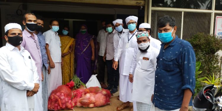 പട്ടിത്തറ പഞ്ചായത്ത് സാമൂഹിക അടുക്കളയിലേക്ക് ഭക്ഷ്യസാധനങ്ങള്‍ നല്‍കി എസ് വൈ എസ്