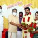 വാക്‌സിൻ ചലഞ്ച് ലേക്ക് വിവാഹ മോതിരം നൽകി – വധൂവരന്മാർ മാതൃകയായി.