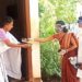 ഭക്ഷണ കിറ്റ് നൽകി മാതൃകയായ വാർഡ് മെമ്പർ.