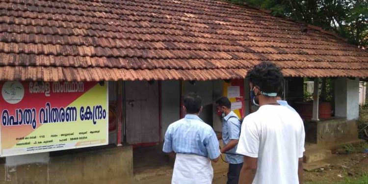 പെരിങ്ങോട്ടുകുറുശ്ശി ഡി വൈ എഫ് ഐ വിവിധ സ്ഥലങ്ങൾ അണുവിമുക്തമാക്കി