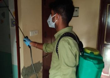ഡി.വൈ.എഫ്.ഐ.പ്രവർത്തകർ അണു നശീകരണം നടത്തി.