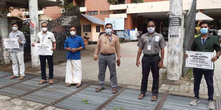 കർഷക സമരത്തിന് ഐഖ്യ ദാർഢ്യം സിവിൽ സ്റ്റേഷന് മുൻപിൽ പ്രതിഷേധിച്ചു