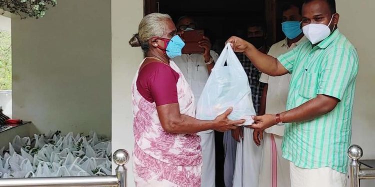 ഭക്ഷ്യകിറ്റ് വിതരണോദ്ഘാടനം പി. പി. സുമോദ് എം.എൽ.എ നിർവഹിച്ചു