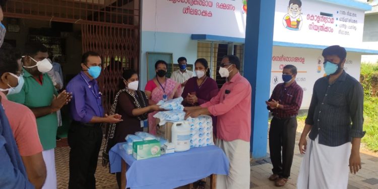 എസ് പി സി,  സ്കൗട്ട്സ് ആൻഡ് ഗൈഡ്‌സ് സംയുക്തമായി കോവിഡ് പ്രതിരോധ സാമഗ്രികൾ നൽകി