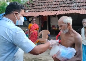 പലവ്യഞ്ജനകിറ്റുകൾ വിതരണം ചെയ്തു.