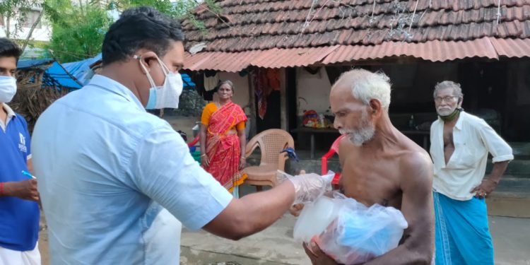 പലവ്യഞ്ജനകിറ്റുകൾ വിതരണം ചെയ്തു.