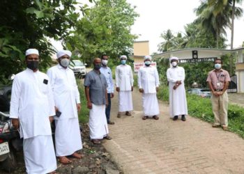 കോവിഡ്  കേന്ദ്രത്തിൽ ഭക്ഷണം വിതരണം ചെയ്ത് എസ് വൈ എസ് സാന്ത്വനം
