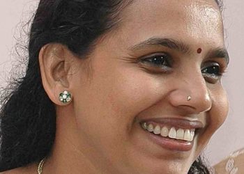 വയലാറിന്റെ മകള്‍  കോവിഡ് ബാധിച്ച് മരിച്ചു.
