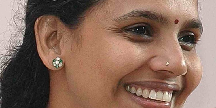 വയലാറിന്റെ മകള്‍  കോവിഡ് ബാധിച്ച് മരിച്ചു.