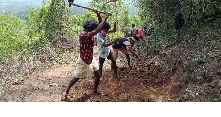 തൊഴിലുറപ്പിലൂടെ വനപാത പുന:ർ നിർമ്മാണം ആരംഭിച്ചു.