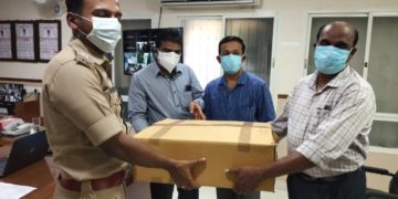 പോലീസുകാർക്ക് രണ്ടായിരം മാസ്ക് വിതരണം ചെയ്തു.